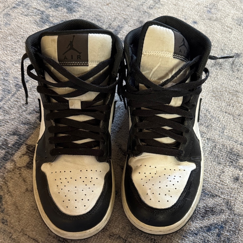 Air Jordan 1 Mid SE Sneakers